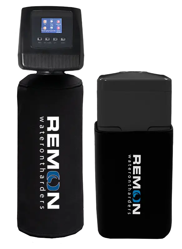 Remon Deluxe Tara 16 waterontharder van Remon Waterontharders met verticale oriëntatie, voorzien van logo en digitaal bedieningspaneel.
